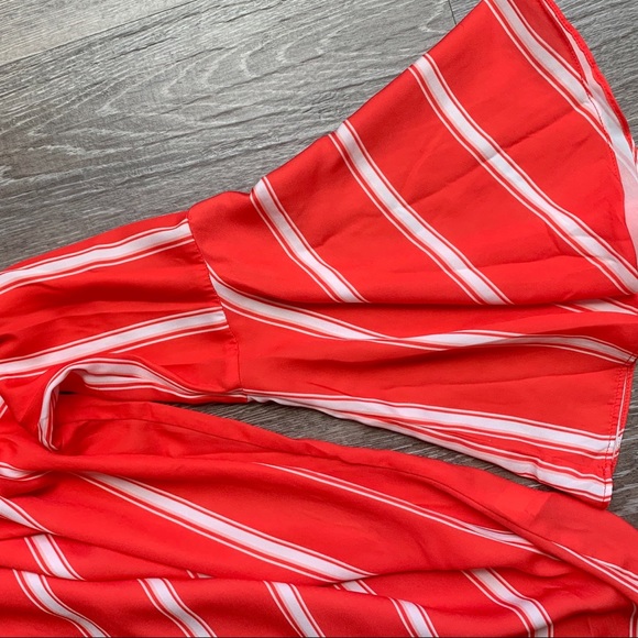 Chic Brunch Top with Flare Sleeves - Picture 3 of 5